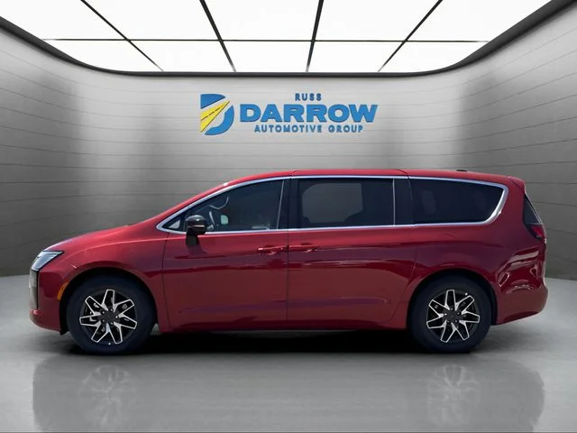 New 2027 Red Hot Pearl-Coat Exterior Paint Chrysler Limited image 2