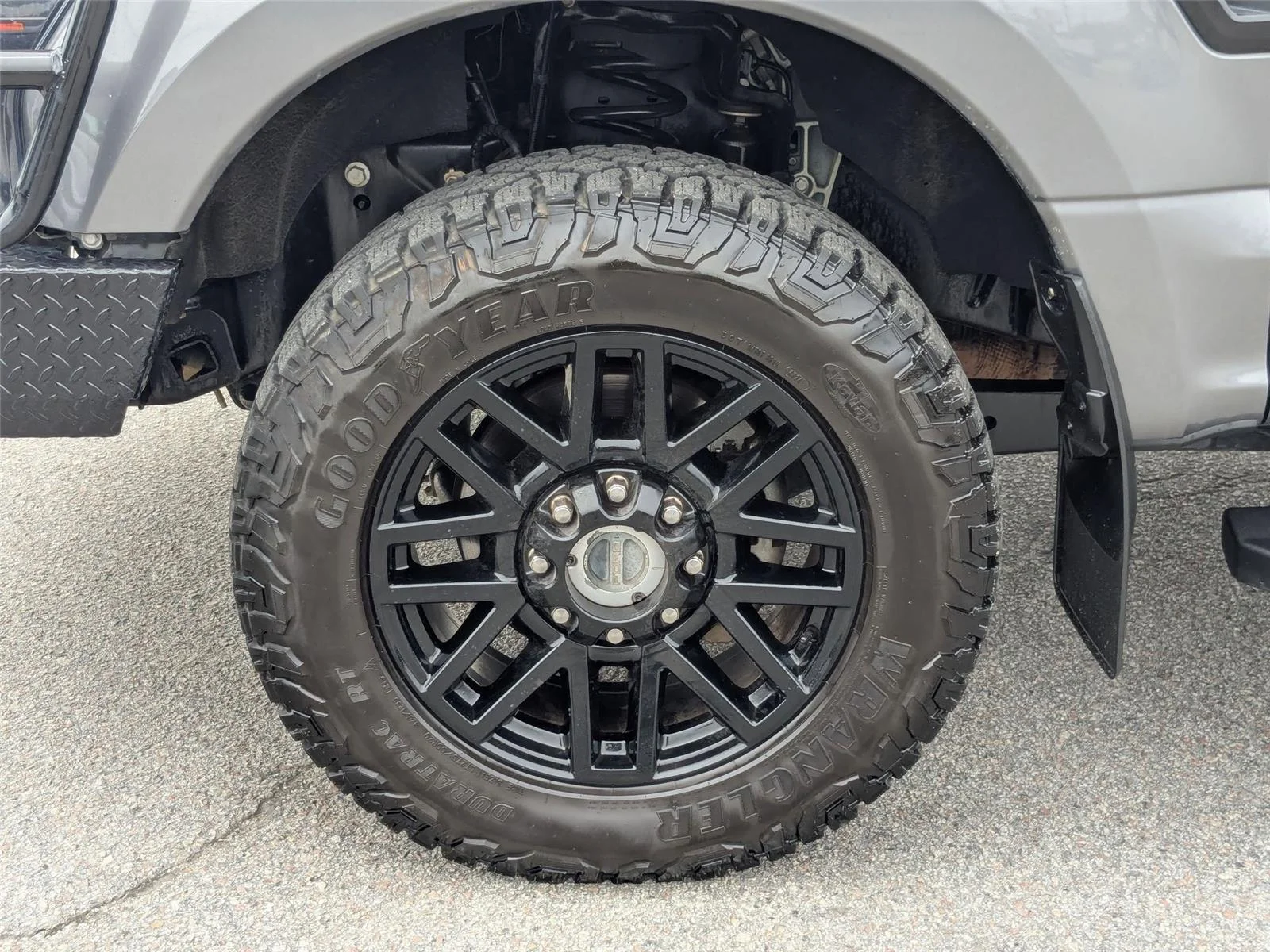 Used 2021 Carbonized Gray Metallic Ford LARIAT image 10