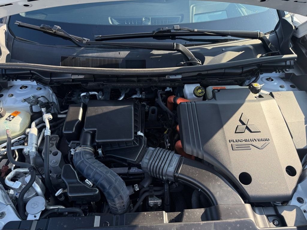 Used 2023  Mitsubishi SEL image 14