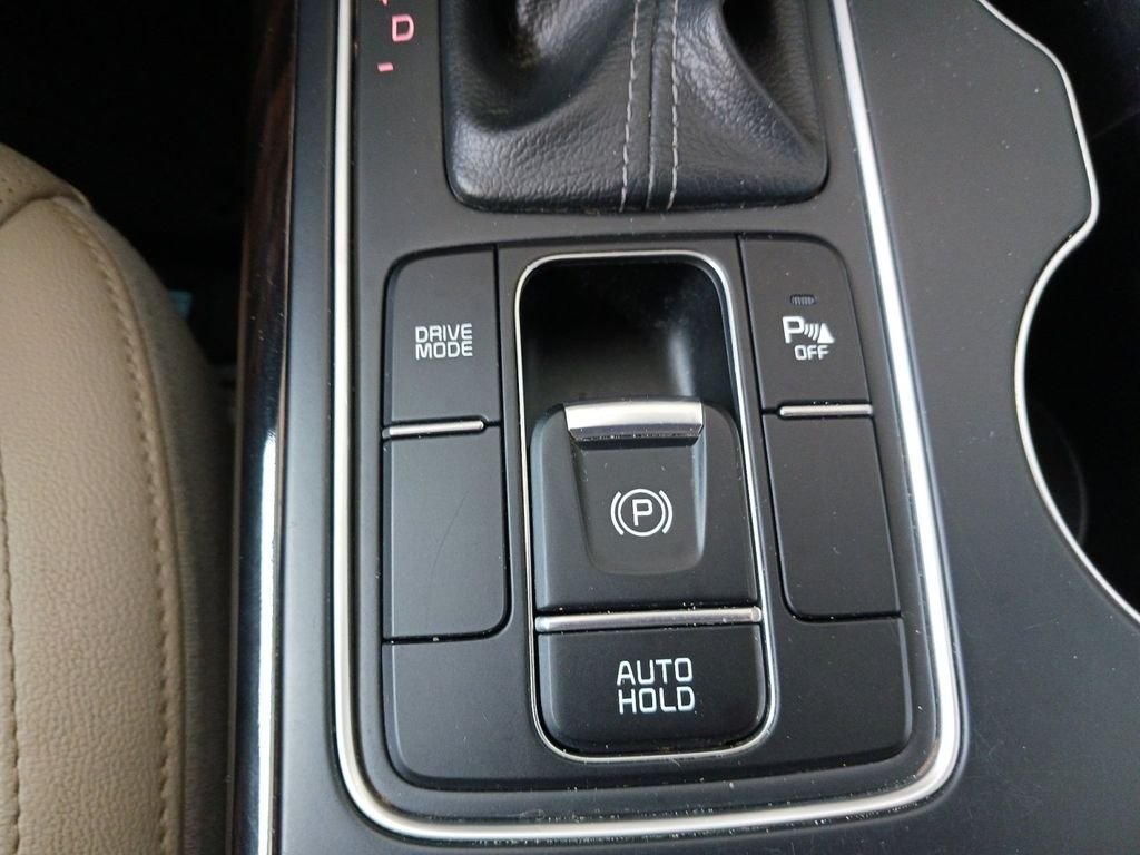 Used 2019 White Kia EX image 25