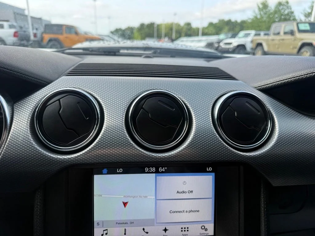 Used 2017 White Ford GT Premium image 25