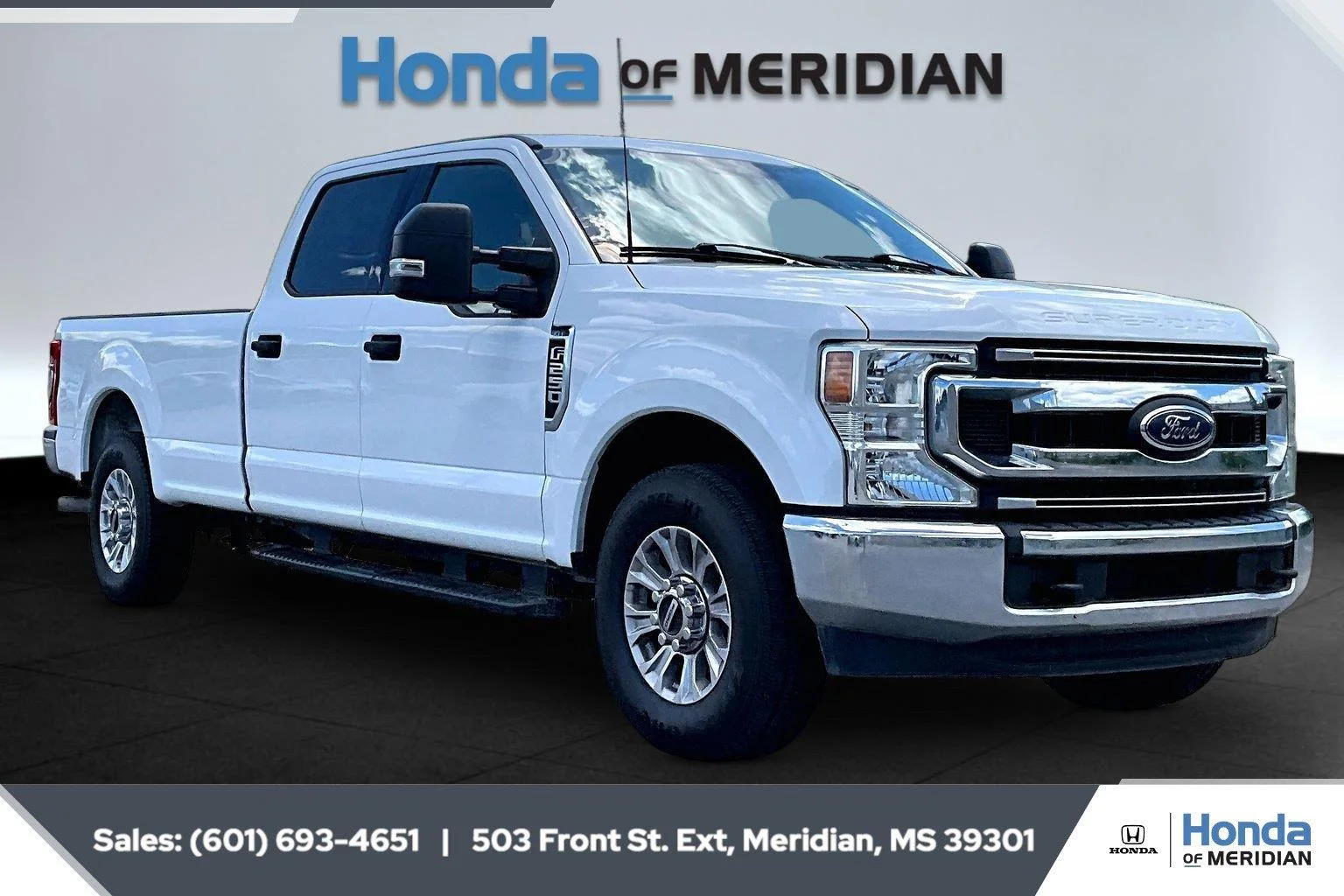 Used 2022 Oxford White Ford XLT image 1