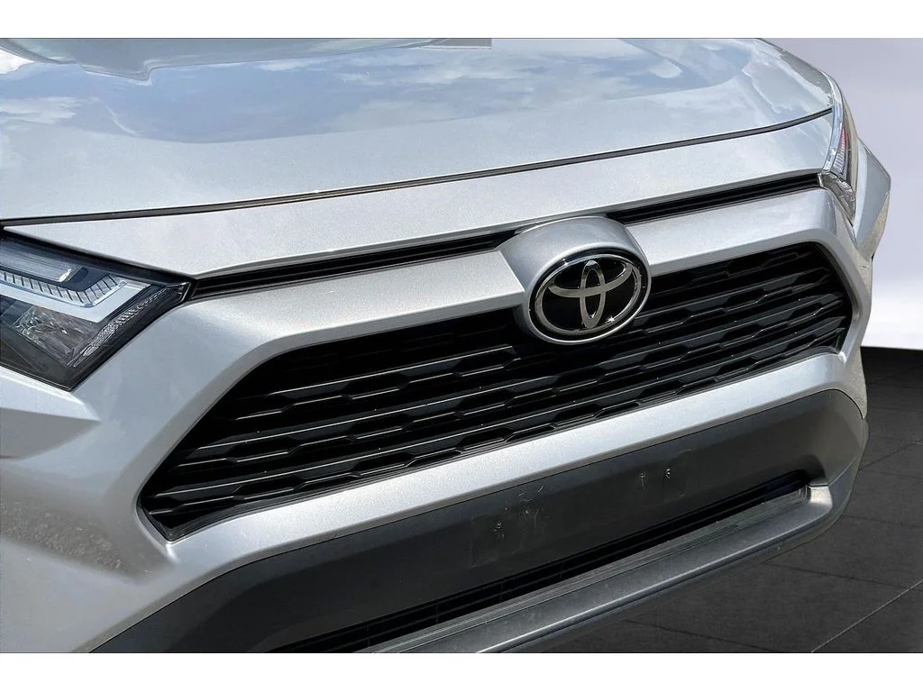 Used 2025 Silver Toyota XLE image 21