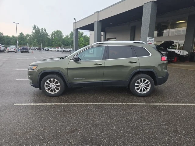Used 2019 Green Jeep Latitude image 6