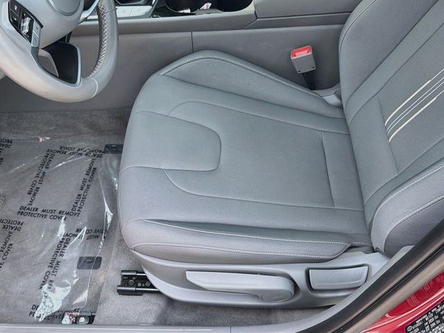 Used 2025 Red Hyundai SEL Convenience image 19