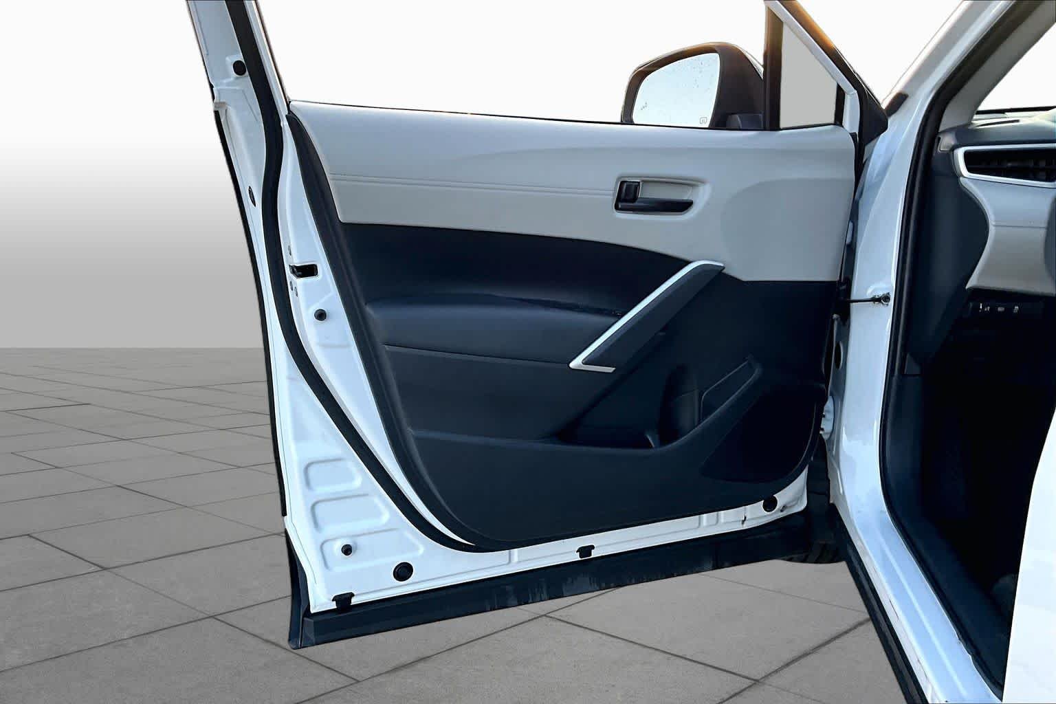 Used 2026 Wind Chill Pearl Toyota LE image 22