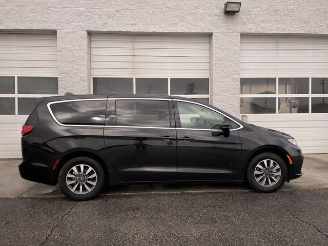 2024 Chrysler Pacifica PHEV Select
