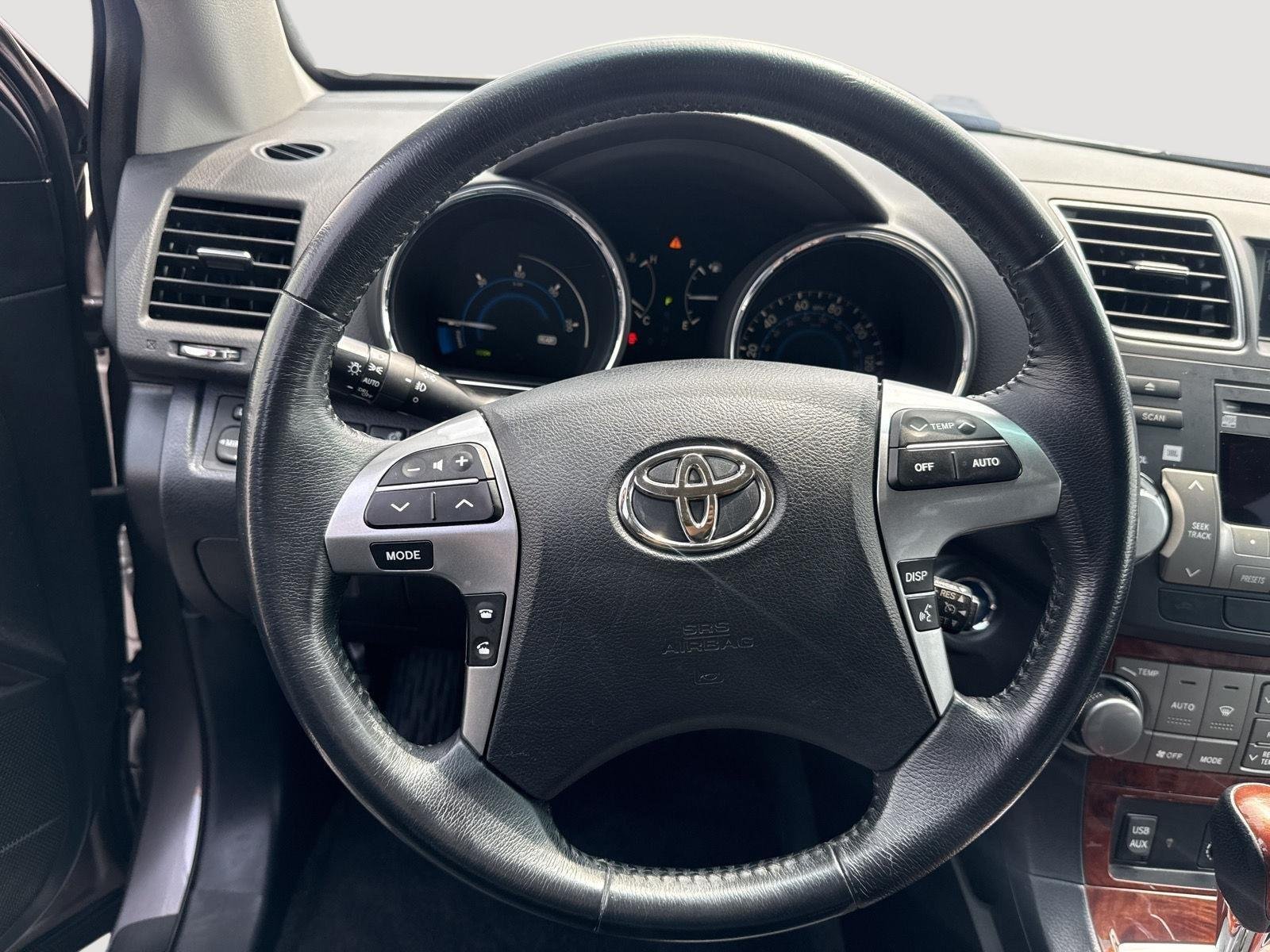 Used 2011 Predawn Gray Mica Toyota Limited image 18