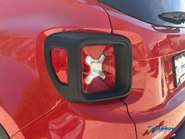 Used 2022 Red Jeep Latitude image 25