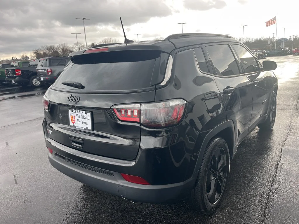 Used 2021 Diamond Black Jeep Latitude image 5