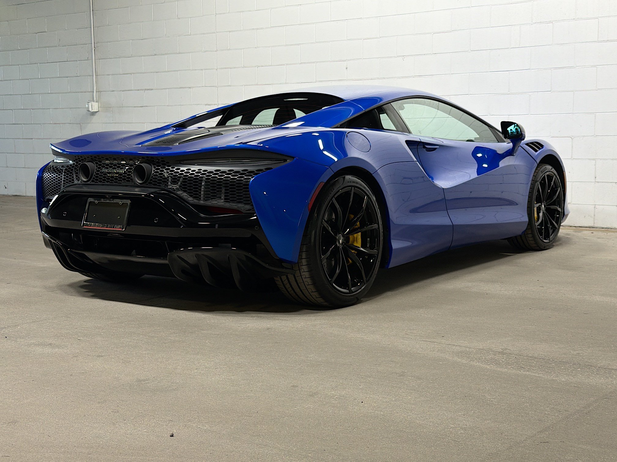 Used 2024 Vega Blue McLaren Base image 7