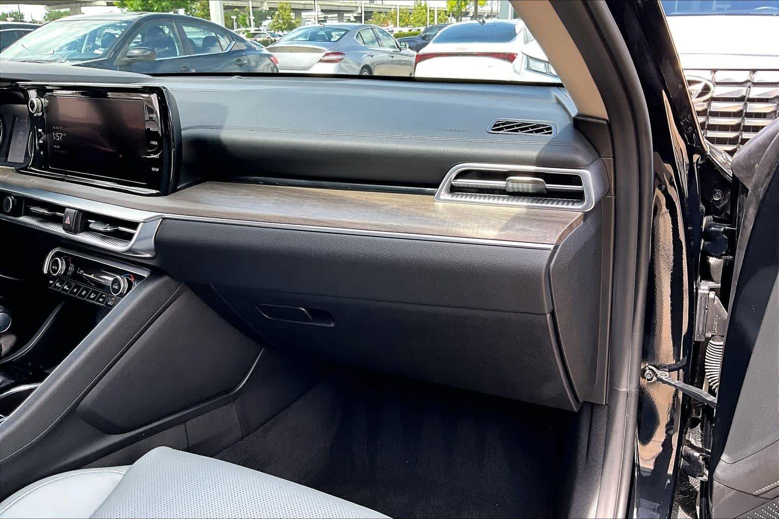Used 2024 Ebony Black Kia EX image 18