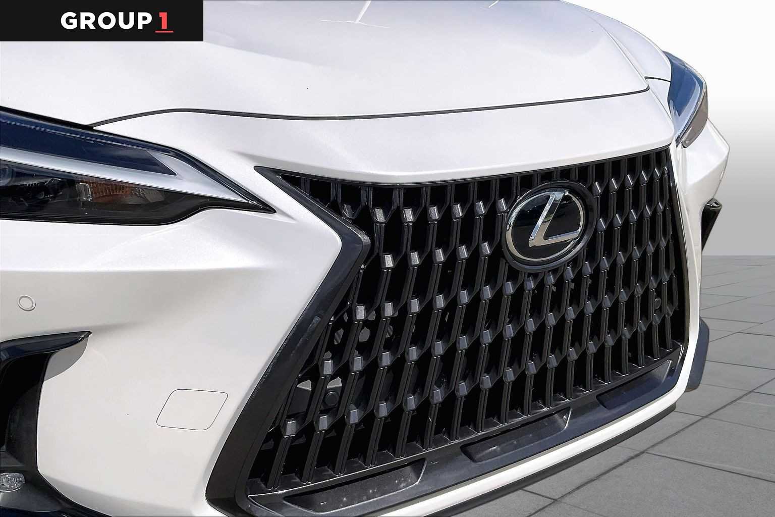 Used 2025 Eminent White Pearl Lexus  image 27