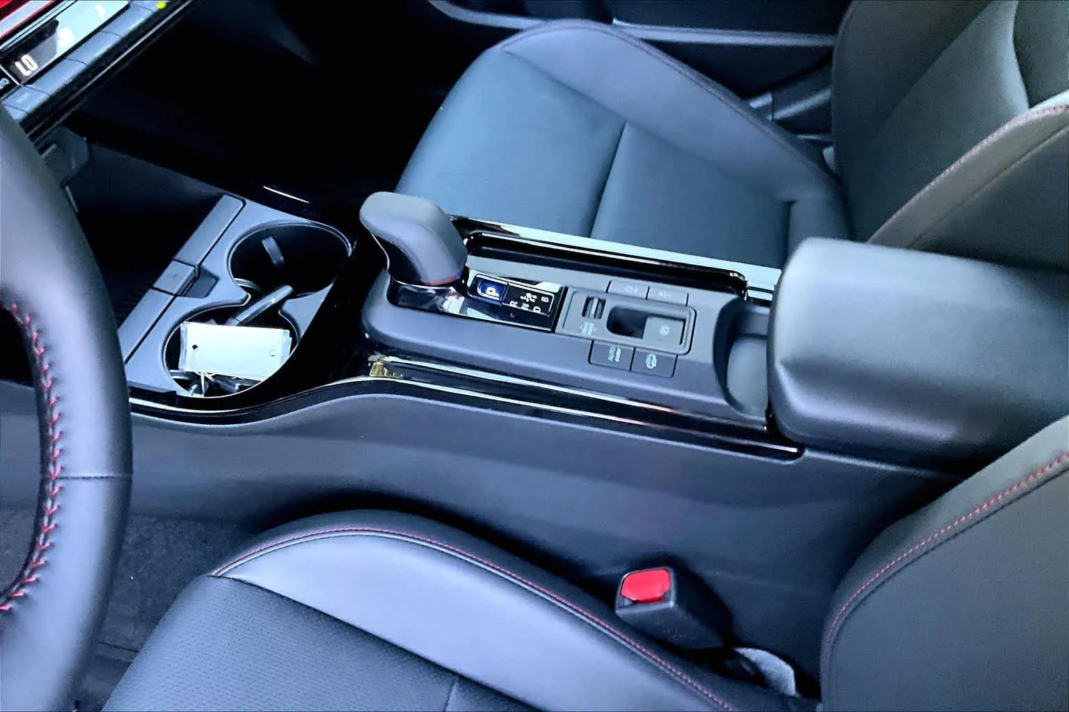 2026 Toyota Prius Plug-in Hybrid XSE - Photo 15