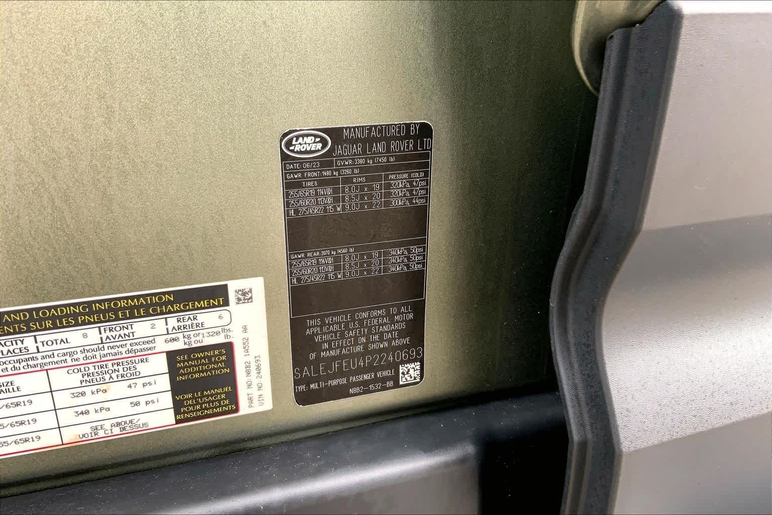 Used 2023 Pangea Green Metallic Land Rover S image 33