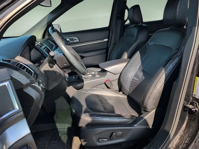 Used 2018 Shadow Black Ford Limited image 10