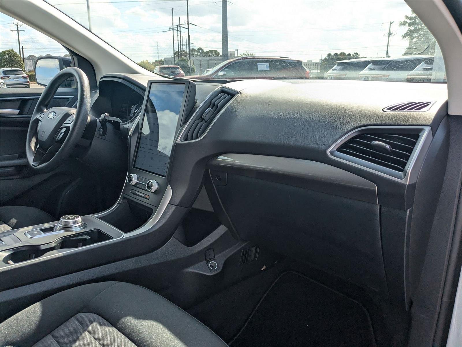 Used 2024 Iconic Silver Metallic Ford SE image 34