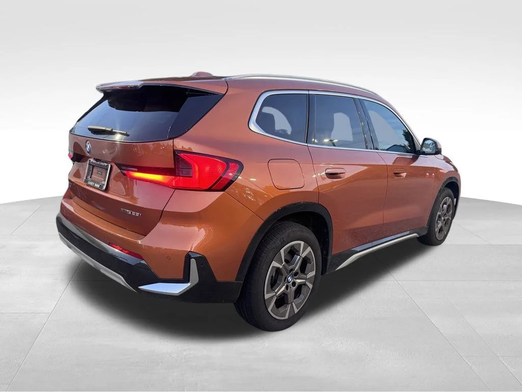 Used 2025 Orange BMW xDrive28i image 3