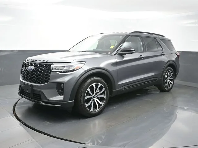 Used 2025 Gray Ford ST-Line image 3