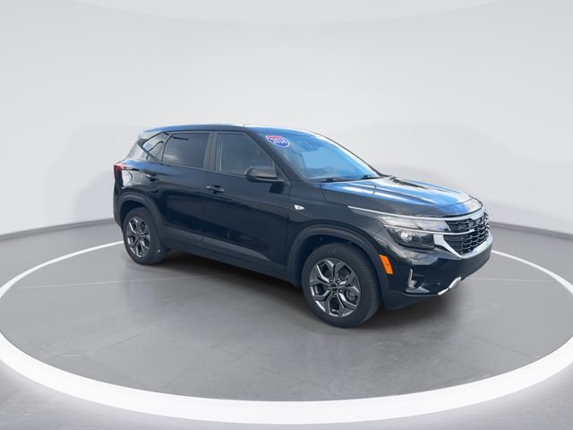 Used 2024 Black Kia LX image 8