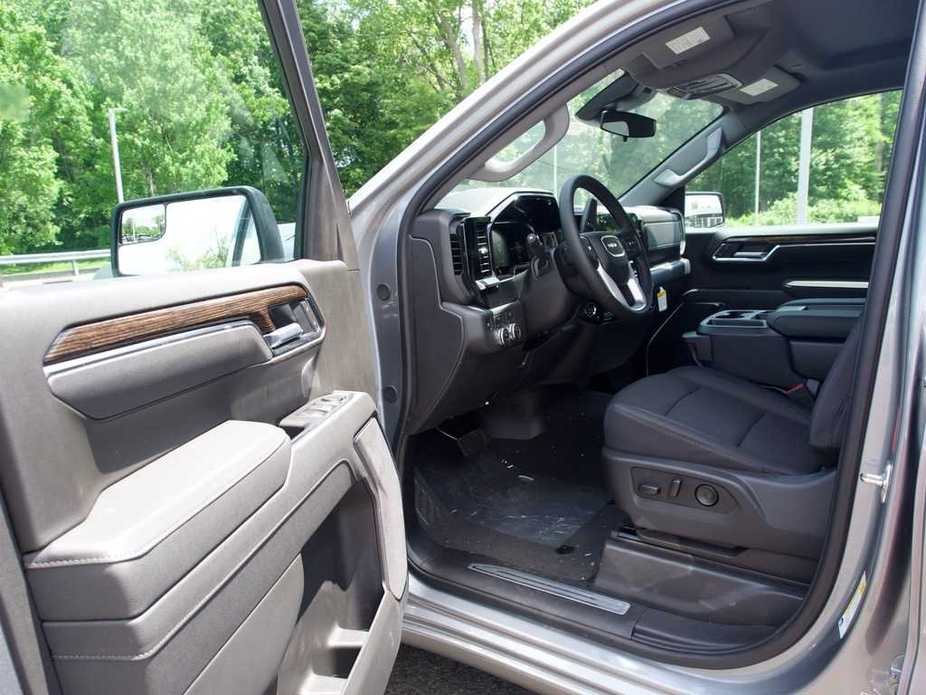 New 2026 Sterling Metallic GMC Elevation image 9