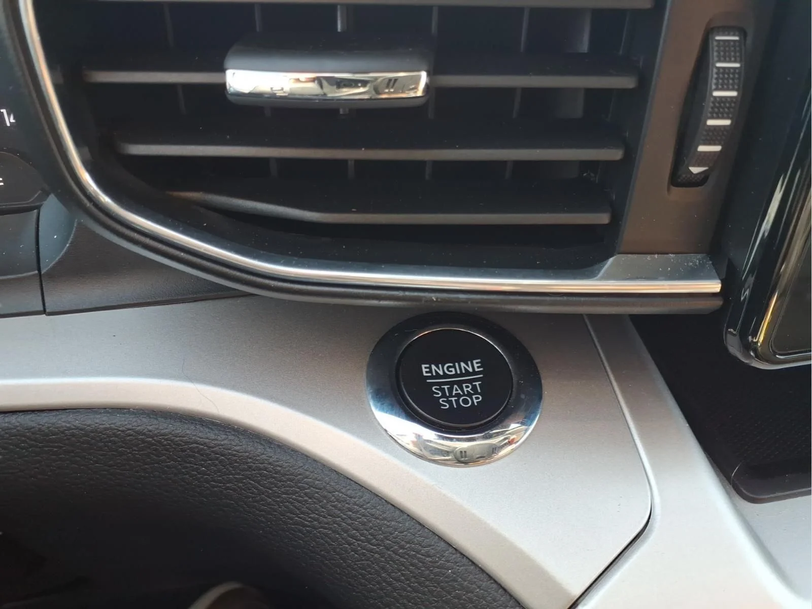 Used 2022 Black Ford XLT image 24