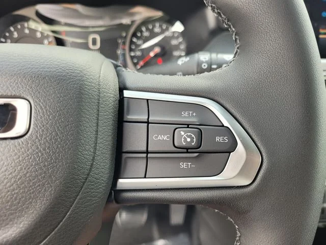 New 2026 Diamond Black Crystal Pearlcoat Jeep Latitude image 29