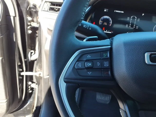 Used 2023 Black Jeep Altitude X image 25