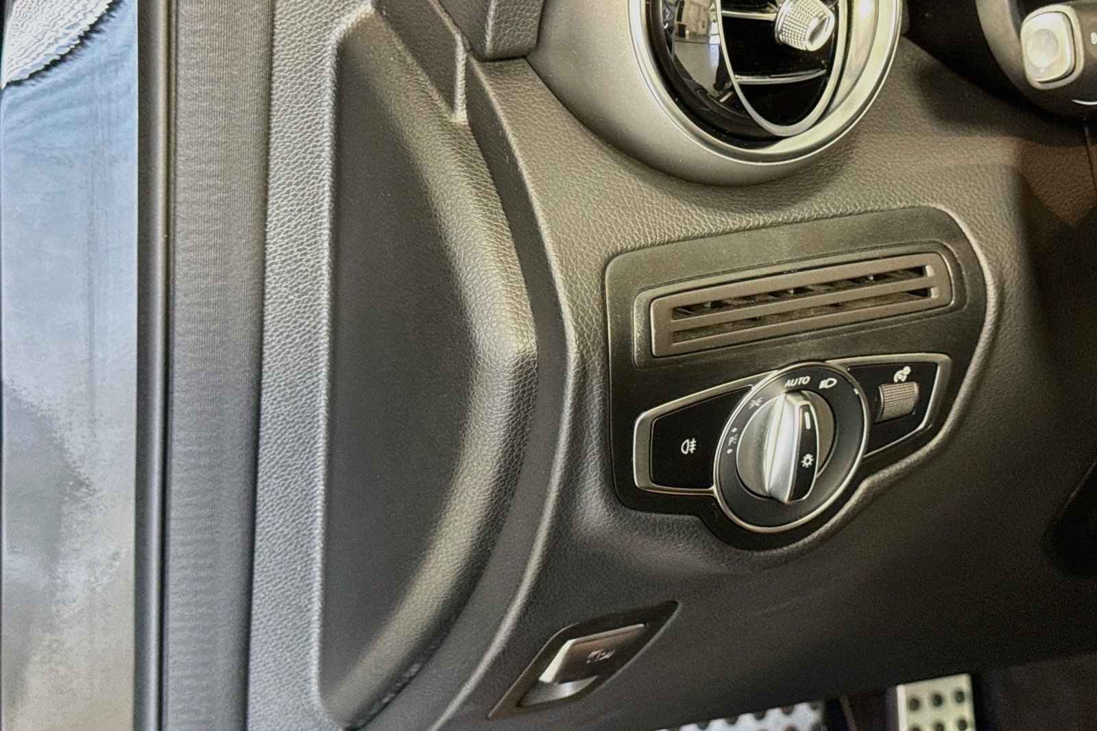 Certified Used 2022 Black Mercedes-Benz GLC 300 image 10