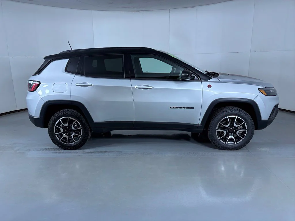 Used 2025 Silver Jeep Trailhawk image 9