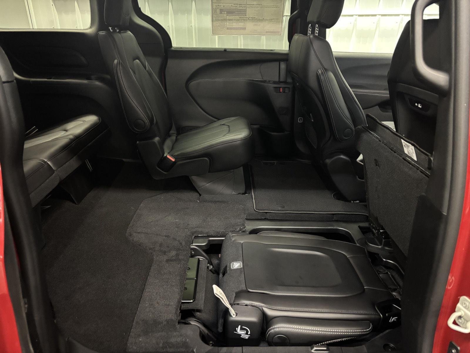 2026 Chrysler Pacifica Select - Photo 33