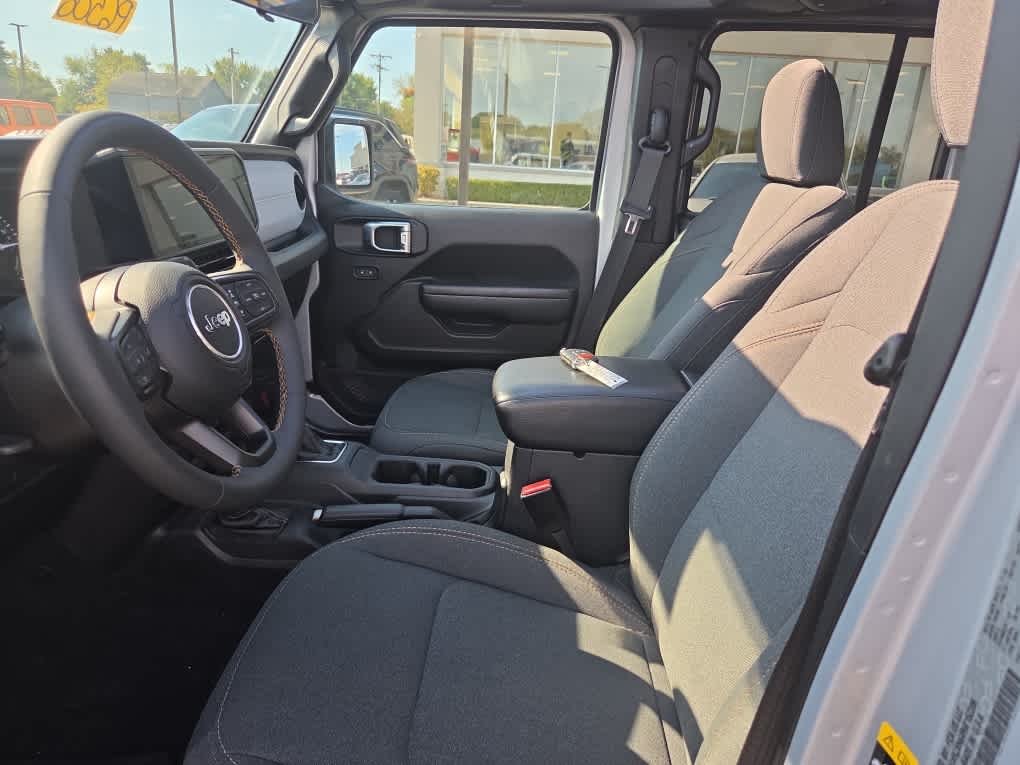 Used 2024 Silver Zynith Clearcoat Jeep Sport S image 9
