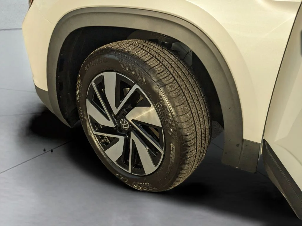 New 2026 White/off-white Volkswagen 2.0T SE w/Technology image 33