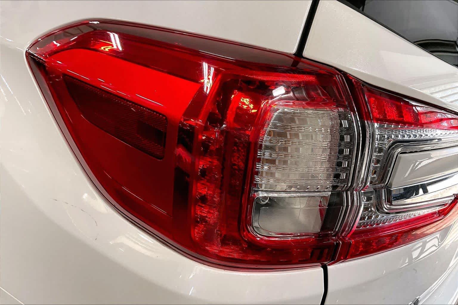 Used 2023 Crystal White Pearl Subaru Limited image 29