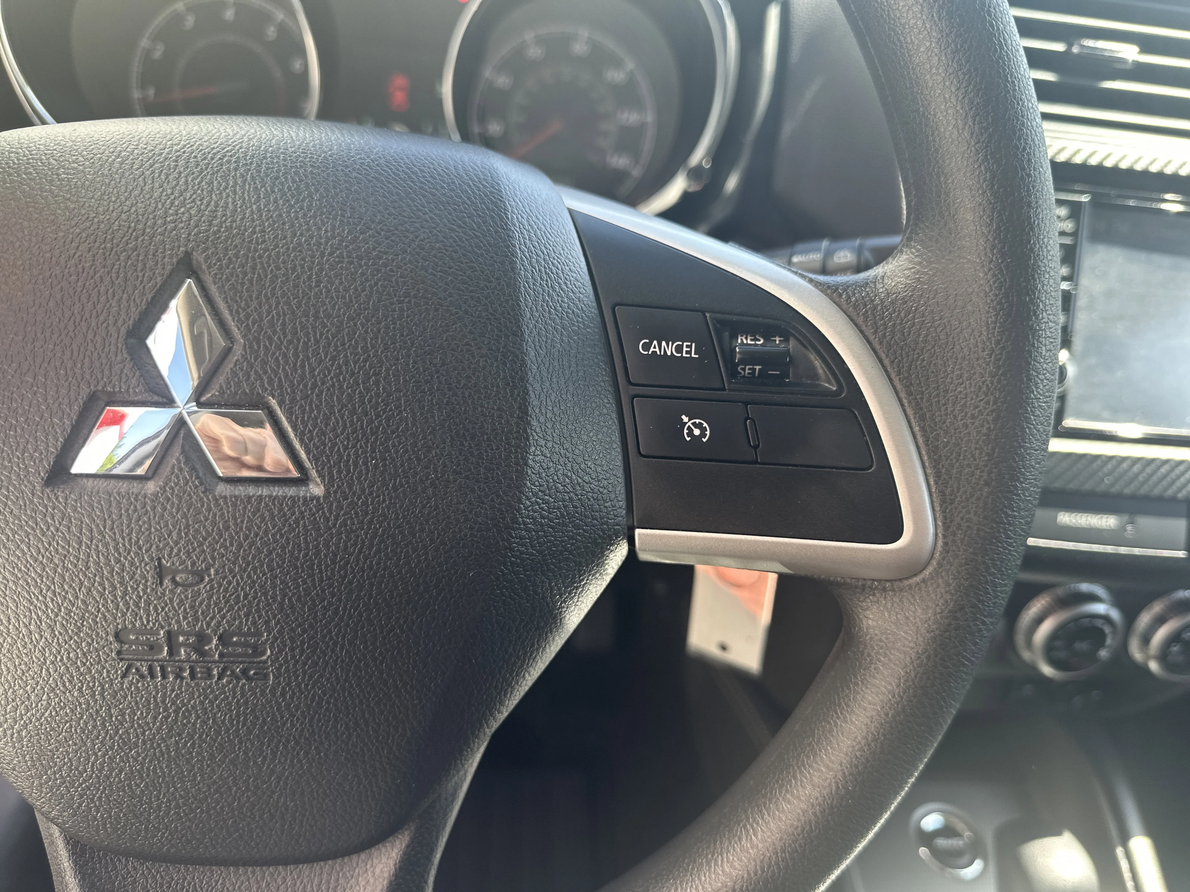 Used 2025  Mitsubishi ES image 12