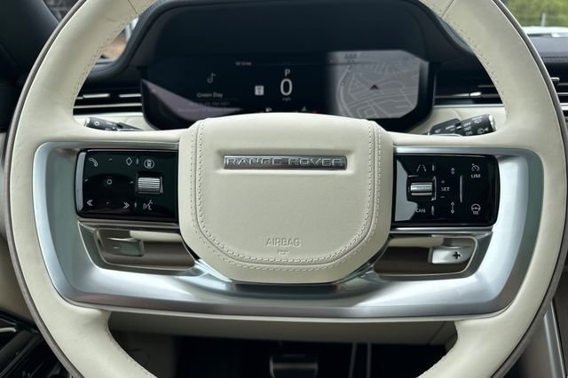 New 2026 Santorini Black LAND ROVER SE LWB 7-Seats / V8 image 22