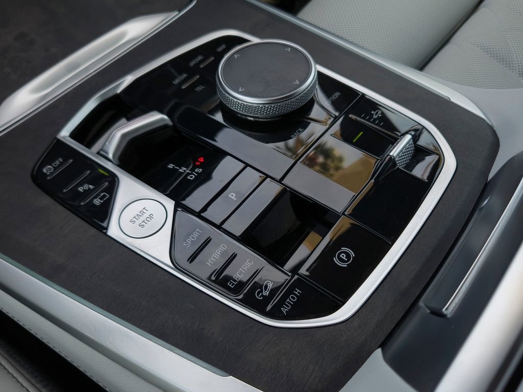 Used 2024 Alpine White BMW xDrive50e image 10