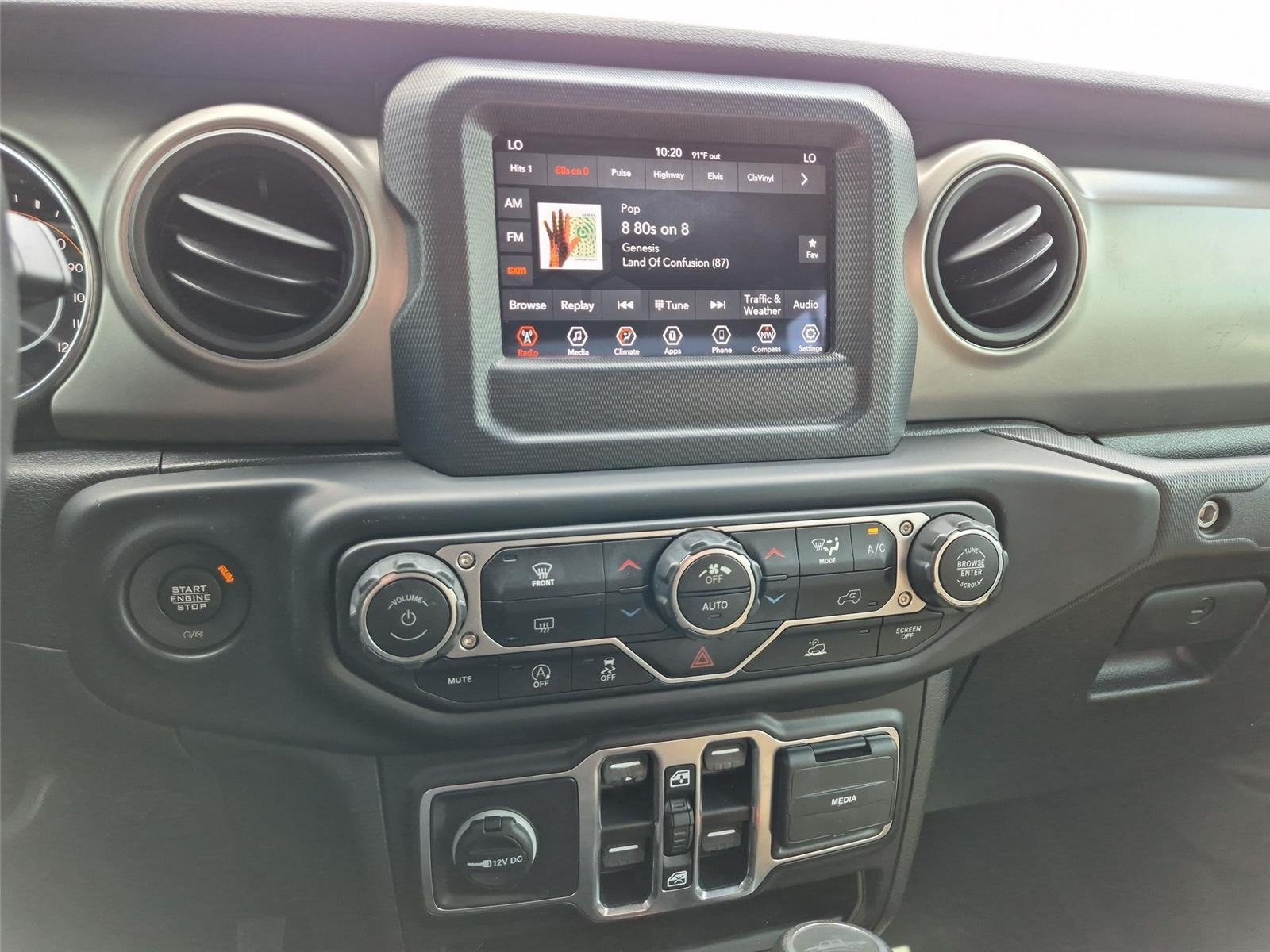 Used 2020 Granite Crystal Metallic Clearcoat Jeep Sport S image 24