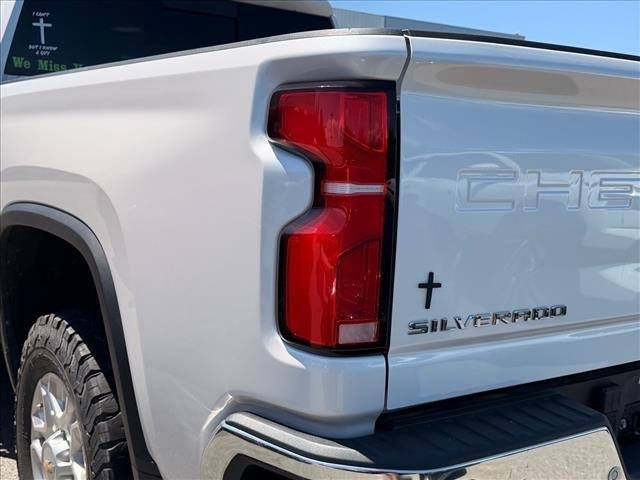 Used 2024 Iridescent Pearl Tricoat Chevrolet LTZ image 13
