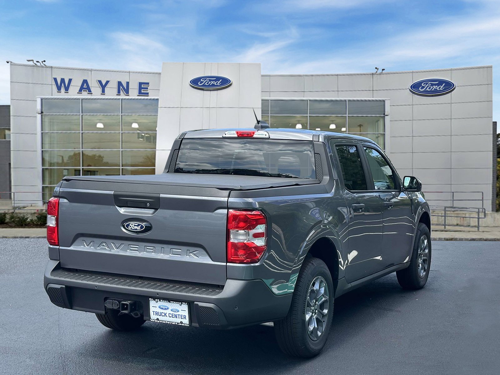 New 2026 Carbonized Gray Metallic Ford XLT image 4