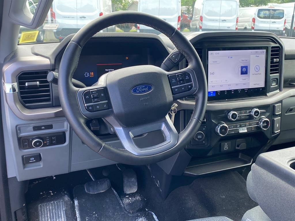 Used 2025 Iconic Silver Ford XLT image 3