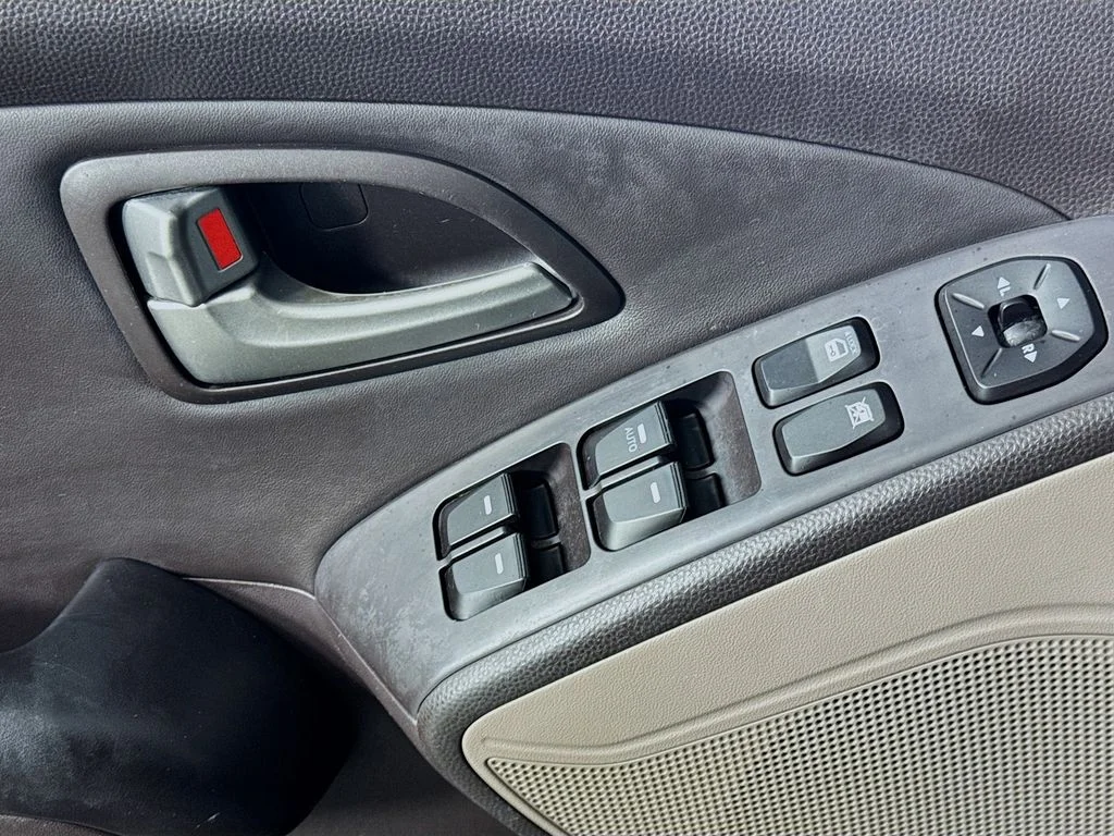 Used 2010 Blue Hyundai Limited image 19