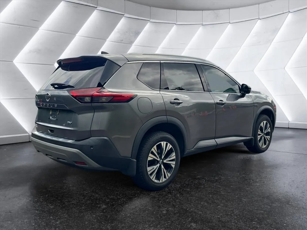 Used 2021 Gray Nissan SV image 5