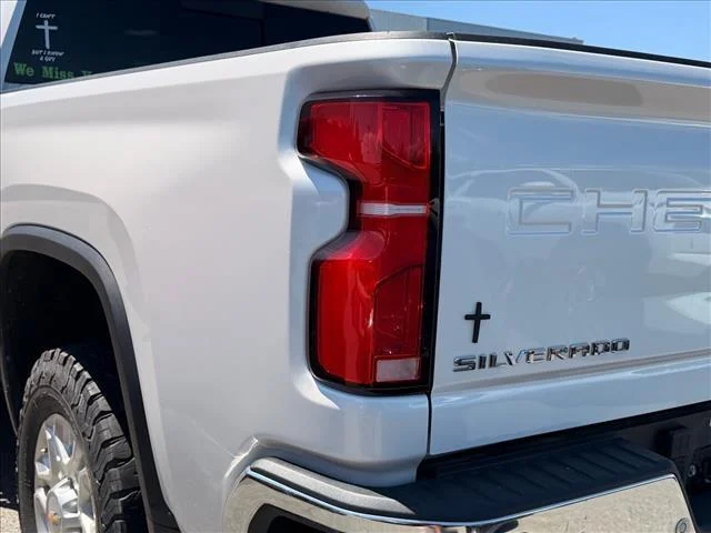 Used 2024 Iridescent Pearl Tricoat Chevrolet LTZ image 13