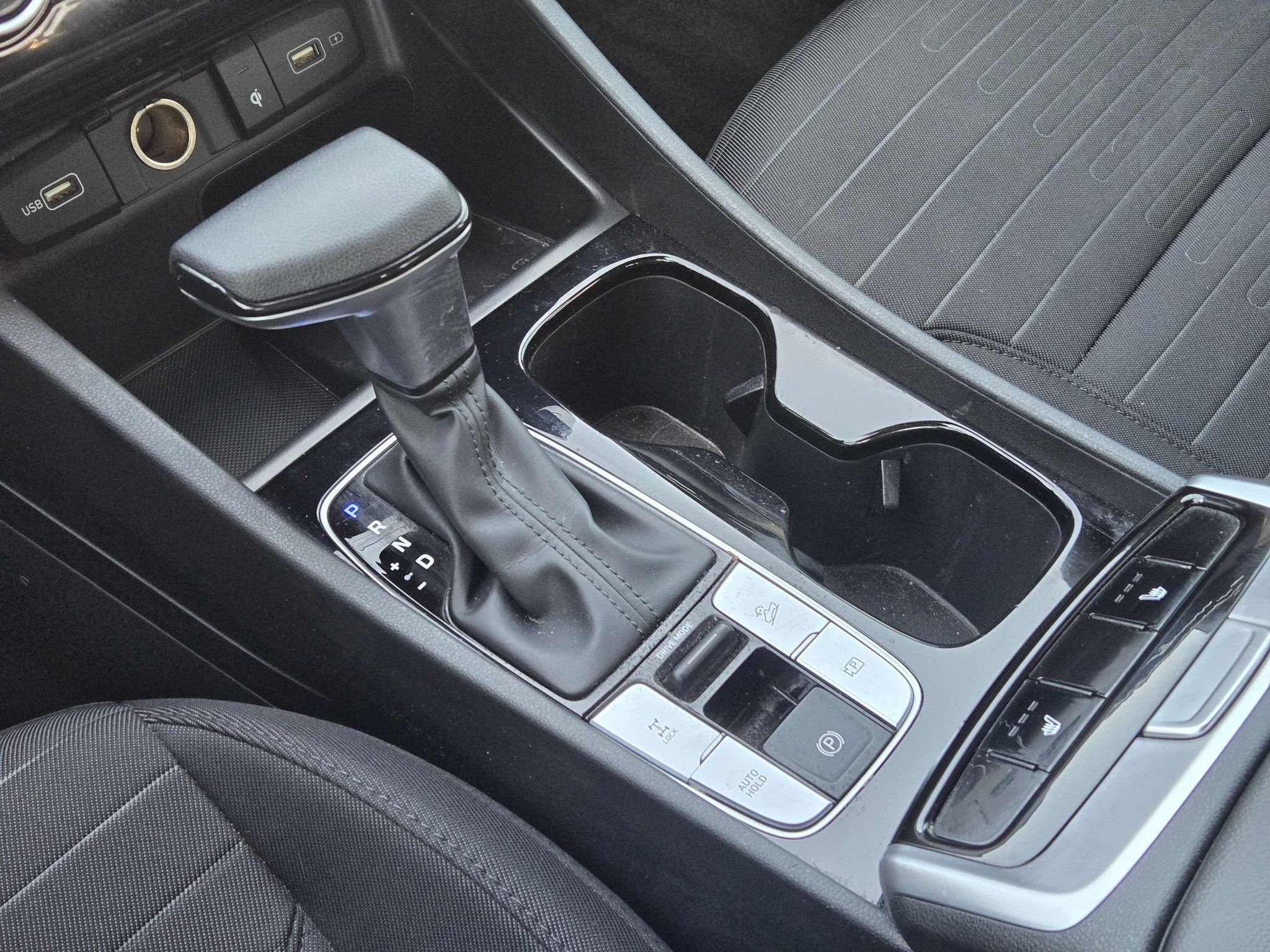 Used 2022 Phantom Black Hyundai SEL image 19