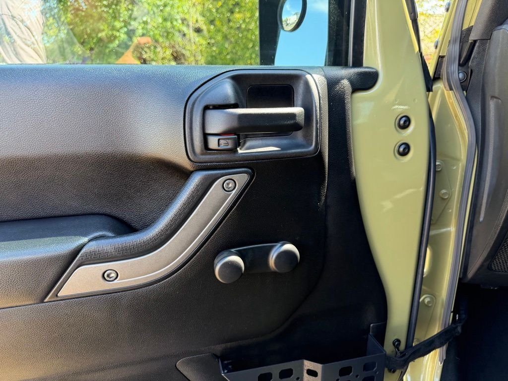 Used 2013 Commando Green Jeep Unlimited Sport image 11