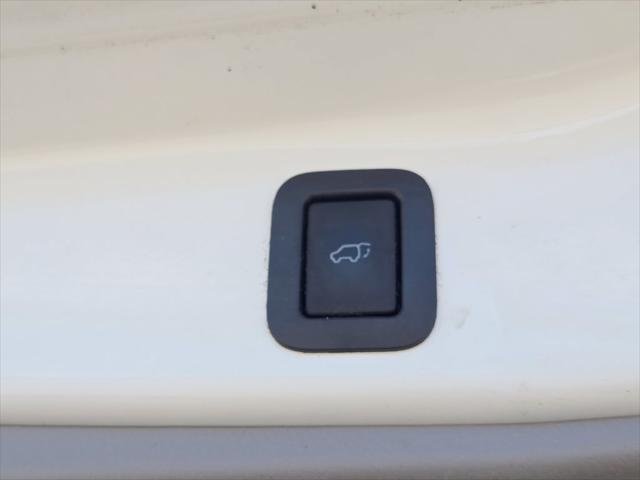 Certified Used 2017 BLIZZARD PEARL Toyota  image 31