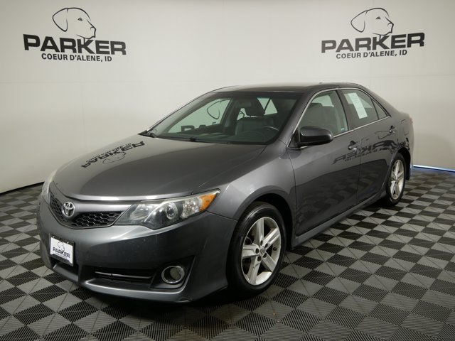Used 2014 Magnetic Gray Metallic Toyota SE image 1