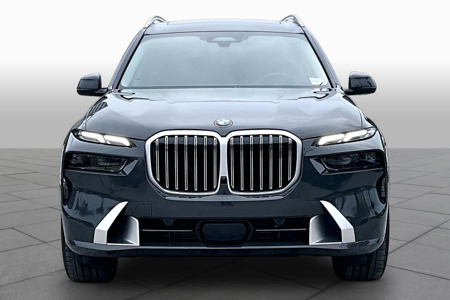 Used 2026 Dravit Grey Metallic BMW xDrive40i image 3