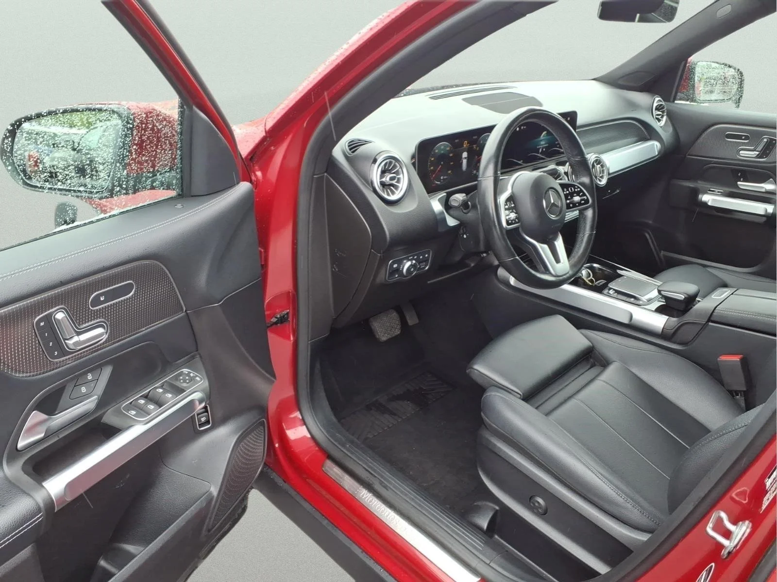 Used 2021 Red Mercedes-Benz GLB 250 image 10